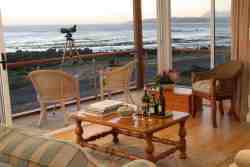 138 Marine Beachfront Guesthouse, Bed and Breakfast Accommodation in Hermanus