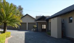 64 on Malabor in Lynnwood Glen, Guest Houses Accommodation in Lynnwood Ridge