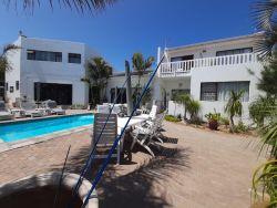 AU PLAIS DE LANGEBAAN PALM TREE VILLA BB, Bed and Breakfast Accommodatie in Langebaan