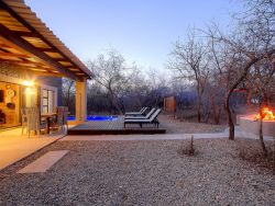 Chui House in Marloth Park, Huise & Villas Verblyf in Mpumalanga
