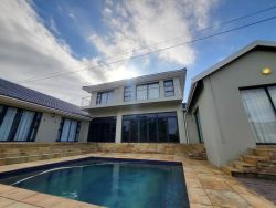 Elf Inn in Beacon Bay, Guest Houses Accommodation in Abbotsford (EL)