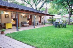 Four Seasons Guesthouses in Lephalale, Gastenhuizen Accommodatie in Waterberg