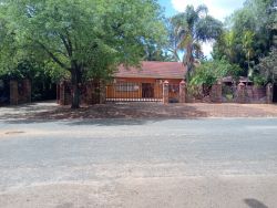 Hoeka Toeka Guest House in Mokopane, B & B's Verblyf in Bushveld