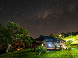 Kingfisher Lakeside Retreat, Huisjes / Chalets Accommodatie in Southbroom