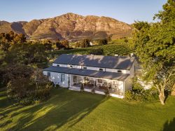 L'Auberge Chanteclair in Franschhoek, Bed and Breakfast Accommodation in Villiersdorp