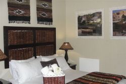 Loeries Nest B&B in Little Falls, Bed and Breakfast Accommodation in Ruimsig