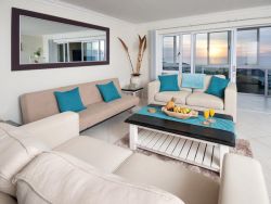 Main Beach Apartment