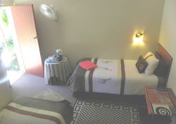 Micnel's BB in Roseville, Bed and Breakfast Accommodation in Mountain View