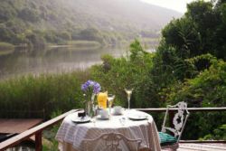 Moontide Guest Lodge in Wilderness, Bed and Breakfast Accommodatie in Garden Route