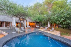 Mvuradona Safari Lodge in Marloth Park, Lodges Verblyf in Mpumalanga