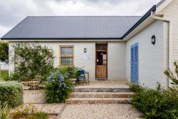 Nerf-af Cottage in Onrus, Homes & Villas Accommodation in Overberg