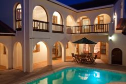 Penguino Guesthouse, Bed and Breakfast Accommodation in Hermanus