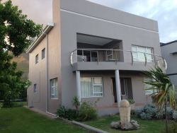 Picollo Bocca Villa, Huise & Villas Verblyf in Kleinmond