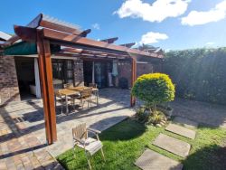 River Apartment in Gated Complex, Apartments / Flats Accommodation in Keurboomstrand