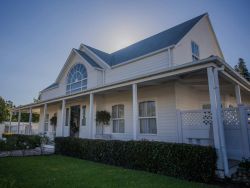 Riverside Country House in Swellendam, Homes & Villas Accommodation in Overberg