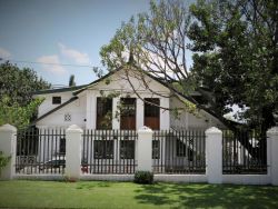 Sandton Farmhouse in Parkmore, B & B's Verblyf in Sandton