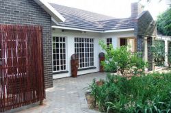 Simoni Guesthouse in Welkom, B & B's Verblyf in Odendaalsrus