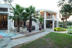 The Lakes Boutique Lodge in Silver Lakes, Hotels Accommodation in Rayton