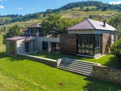 Upwood Guesthouse Collection, Guest Houses Accommodation in Dullstroom