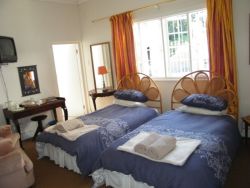 Valley Guest House in St Georges Park, Bed and Breakfast Accommodation in South End