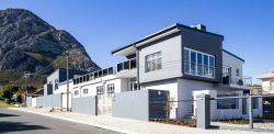 Whale Coast Ocean Villa, Bed and Breakfast Accommodation in Hermanus