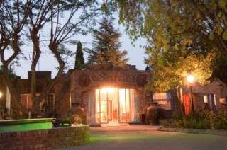 Sarabi Country Lodge & Guest Houses in Kempton Park, Gastenhuizen Accommodatie in Grootfontein