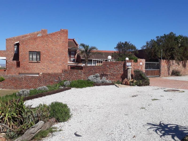 Budget Beach House Bluewater Bay, South Africa