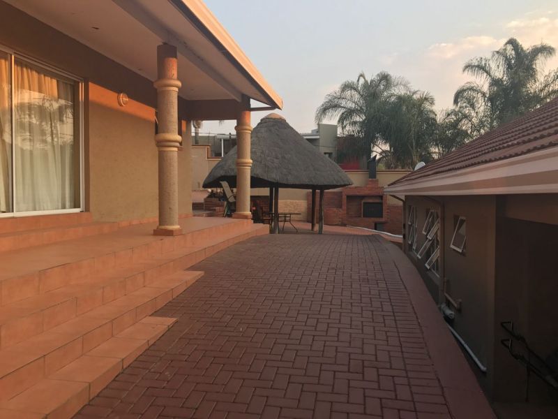 Langa's Cozy Cottage Monument Park, South Africa