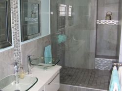 Main en-suit bathroom