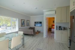 Junior-Suite Merlot - Lounge / Access to Bedroom