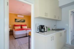 Junior-Suite Merlot - Access to Bedroom