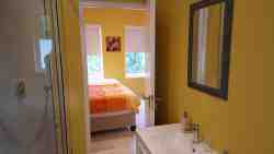 Junior-Suite Merlot - Bathroom, View to Bedroom