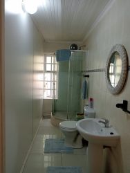 Gecko Unit 3 Bathroom