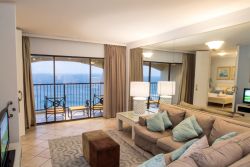 Lounge and Patio, 1104 Bermudas