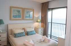 Main Bedroom with Sea View, 1104 Bermudas