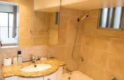 Main En-Suite, 1104 Bermudas