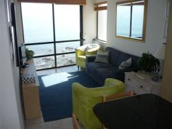 The Cottage lounge has large picture windows where you can laze while watching surfers, yachts or just the waves  or enjoy quality Satelite TV. Also with a sleeper couch for a 3rd adult or 2 children. 