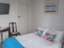 Comfort Queen Room
