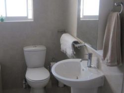 Comfort Queen Room
