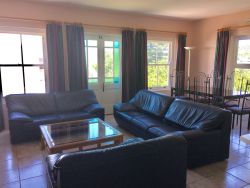 Large lounge / dining area 