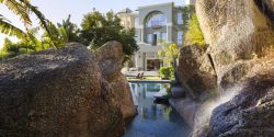 21 Nettleton Garden and Swimming Pool