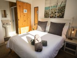Two Anchors bedroom en-suite
