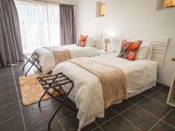 Four Seasons single beds