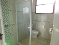 En-suite bathroom off main bed room