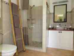 Bathroom Studio 1 with Rainshower