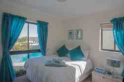 2nd bedroom with view on pool and Robben Island