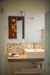 Patio Self-Catering Suite, en suite bathroom