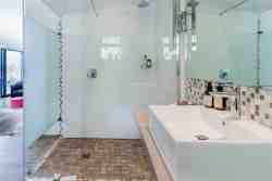 Exquisite Patio Self-Catering en suite shower