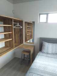 Queen room