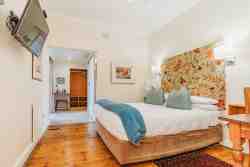 Standard room with ensuite bathroom